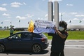 ブラジルの首都ブラジリアで行われたジャイル・ボルソナロ大統領の退陣を求めるデモの参加者（2021年1月23日撮影）。(c)Sergio Lima / AFP
