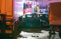 ドイツ・ヘッセン州リンブルクで、盗まれたトラックに突っ込まれ、押しつぶされた車（2019年10月7日撮影）。(c)Thorsten Wagner / dpa / AFP