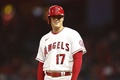 9月30日のテキサス・レンジャーズ戦で出塁した米大リーグ（MLB）、ロサンゼルス・エンゼルスの大谷翔平（2022年9月30日撮影）。(c)Michael Owens/Getty Images/ AFP