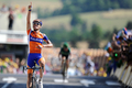 2011ツール・ド・フランス（2011 Tour de France）、第9ステージ（イソワールからサン・フルール、208キロメートル）。ステージ優勝を飾り喜ぶラボバンク（Rabobank）のルイスレオン・サンチェス（Luis Leon Sanchez、2011年7月10日撮影）。(c)AFP/PASCAL PAVANI