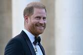 ヘンリー王子、英国帰国後初めて公の場に