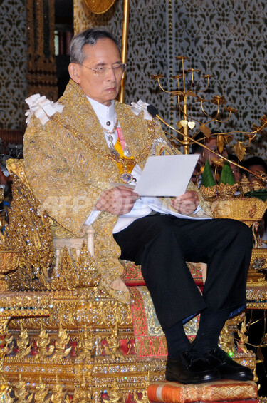 タイ・プミポン国王、83歳に 祝賀式典のため一時退院 写真3枚 国際