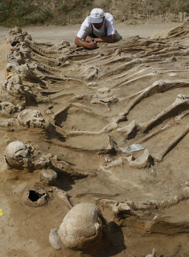 17世紀の「30年戦争」の集団墓地発掘