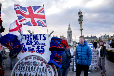 英国人の幸福度、EU離脱投票後にやや上がる 経済の改善が寄与か