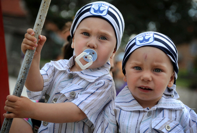 一族に5組も！ブルガリアにある「双子村」