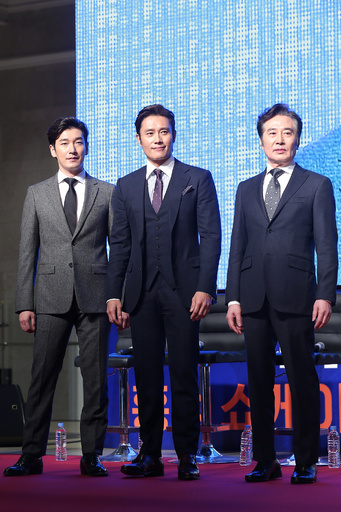 イ・ビョンホンら、『内部者たち』の記念イベントに出席 ソウル