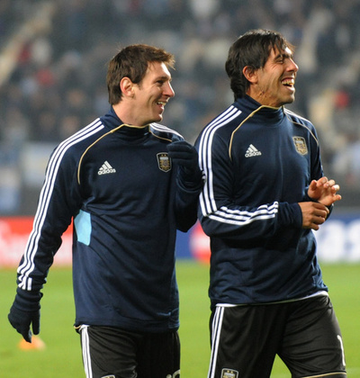 テベスがメッシとの不仲説を否定