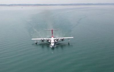 中国独自開発の大型水陸両用機「鯤竜」AG600が高高原でのテスト飛行を完了