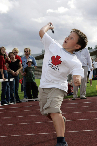 第8回「世界携帯電話投げ選手権」開催　フィンランド