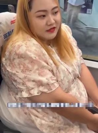 体重143キロの女性が高速鉄道に乗車 「ビッグサイズ」の人々のために声を上げる 中国
