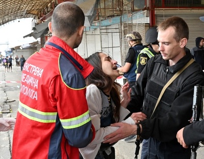 ロシアの砲撃で2人死亡 ウクライナ北東部