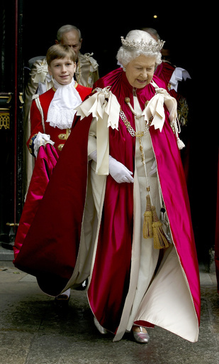 英女王に「退位」は禁句？ 生涯在位の見通し