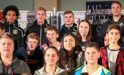 W杯惨敗の独代表が地元高校を訪問、生徒から厳しい質問も