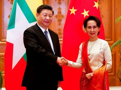 中国とミャンマーが経済協定調印、「世界が終わるまで足並みそろえる」とスー・チー氏