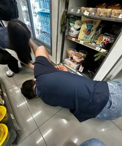 ほこり塗れの陳列棚を外してまで…韓国・仁川空港の店員が日本人観光客に見せた「本気の親切」