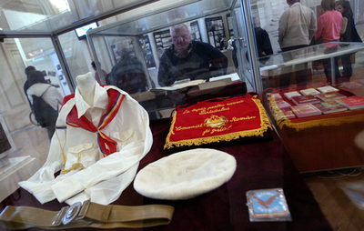 チャウシェスク元大統領生誕89周年の催しがルーマニア歴史博物館で開催 - ルーマニア