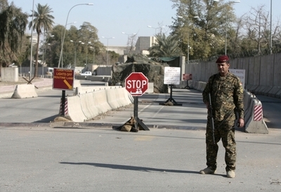 バグダッド近郊で自爆攻撃、23人死亡