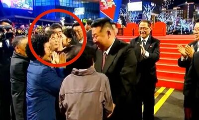 金正恩総書記の娘、“恥ずかしがり屋”だったのが一転、住民と握手、ささやき…存在感強まる