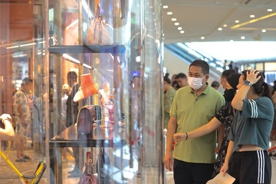 中国人のぜいたく品への支出、昨年は1兆元超