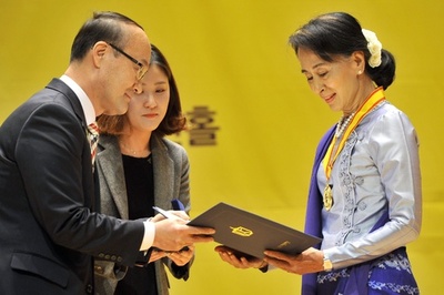 韓国の人権団体、スー・チー氏の賞撤回 ロヒンギャ問題に「無関心」