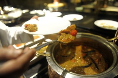 「チェーンソーで切られたみたい！」激辛カレー選手権で2人病院送り、英国