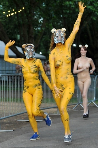 トラがマラソン？ロンドンでチャリティーイベント