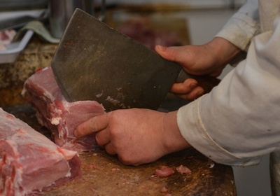 中国でウイルス感染した豚肉出荷、市当局8人免職