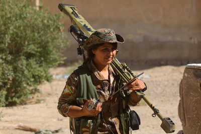 ラッカ奪還作戦で米英の3人死亡、 外国人義勇兵初の死者か