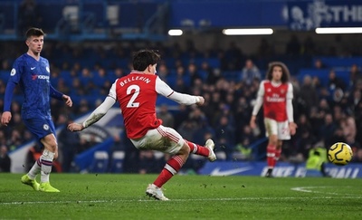 ベジェリンが劇的な同点弾、10人のアーセナルがチェルシーとドロー