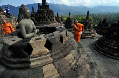 仏像に大統領の顔合成、元大臣を拘束 インドネシア