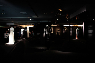 【連載：本物を観る】「YOHJI YAMAMOTO 展 - Dialogue対話」大盛況のなか終了