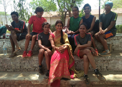 インド中部の州警察、トランスジェンダー13人採用