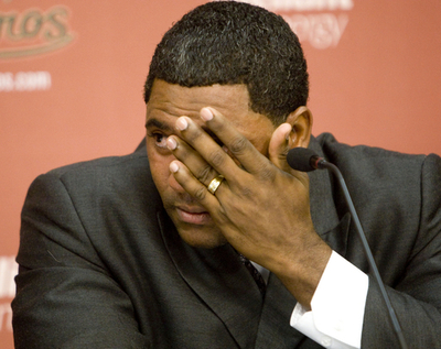 テハダ 偽証で有罪を認める