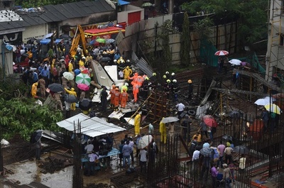 建設現場に小型機が墜落、5人死亡 インド