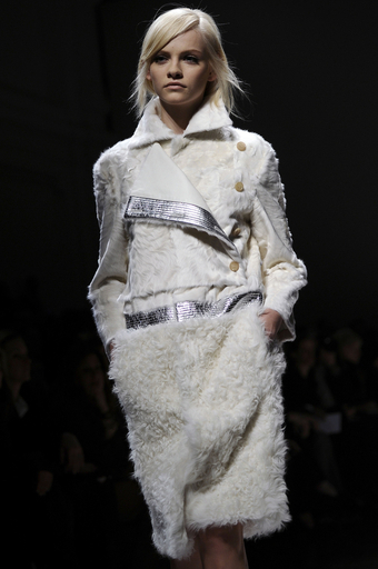 ＜11/12年秋冬ミラノコレクション＞ジャンフランコ フェレ