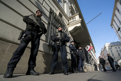 オーストリアで難民申請者3人拘束、「テロ」関連容疑