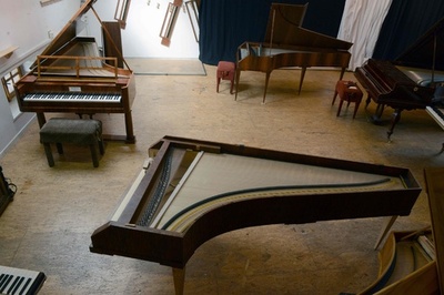 モーツァルトも弾いた「フォルテピアノ」 工房で複製、6000時間で1台