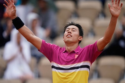 錦織が激闘制し全仏8強入り、土壇場からペールに逆転勝ち