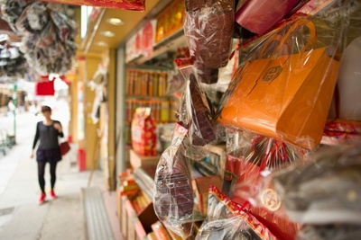 グッチが謝罪、香港の葬儀用の紙製商品めぐり