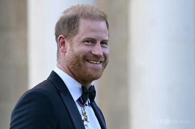 ヘンリー王子、英国帰国後初めて公の場に