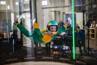 「空は開かれている！」 脳性まひの子どもたち、屋内スカイダイビングに挑戦 ロシア 