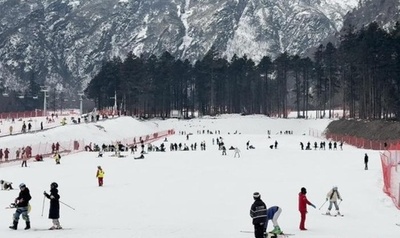 四川の冬が一変　氷と雪が観光の主役に