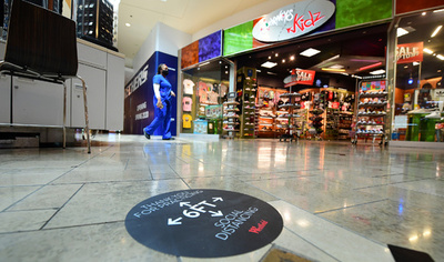 米加州、飲食店や映画館を再び閉鎖 新型コロナ感染拡大で