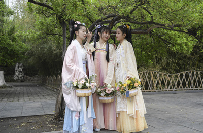 サブカルチャーはサークル内のみでの萌えをやめ 漢服、JK制服、ロリータは「三坑」となる