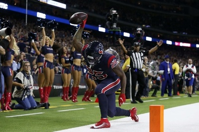 テキサンズが約10年ぶりにペイトリオッツ撃破、レイヴンズは強豪対決制す