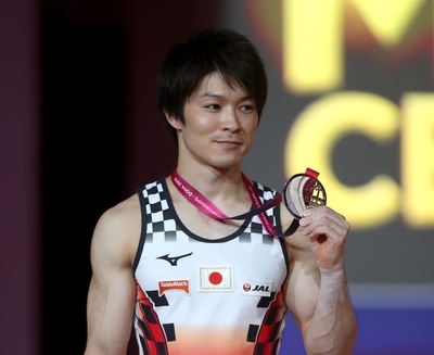 内村が種目別鉄棒で銀メダル、白井は跳馬で銅 世界体操