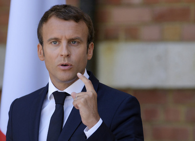 マクロン仏大統領、就任100日間でメーキャップに340万円