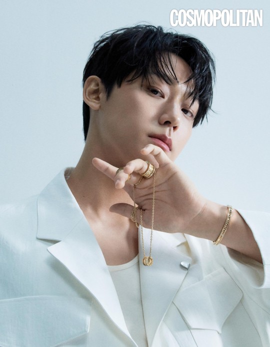  写真提供＝COSMOPOLITAN　(c)STARNEWS 