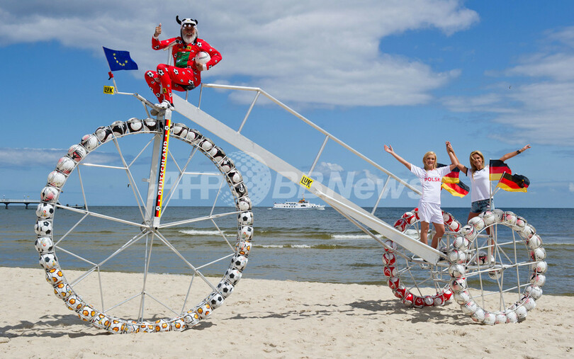 悪魔おじさん が新作発表 車輪がサッカーボールの自転車 ドイツ 写真1枚 国際ニュース Afpbb News