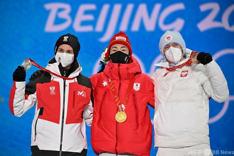 小林陵侑に金メダル授与 ジャンプ男子NH、北京冬季五輪